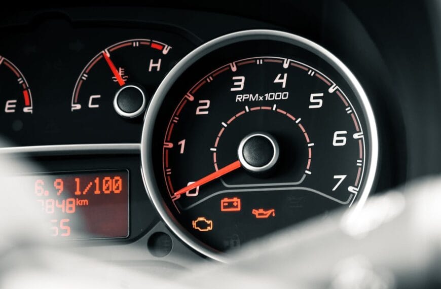 Motor Arıza Lambası Neden Yanar? Nedenleri, Anlamı ve Yapılması Gerekenler