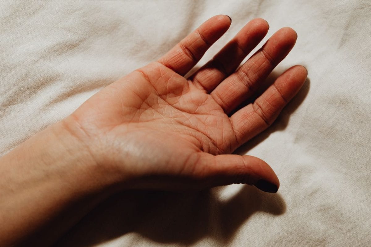 9 Yaygın Eklem Ağrısı Sorunu: Nedenleri, Belirtileri ve Tedavileri